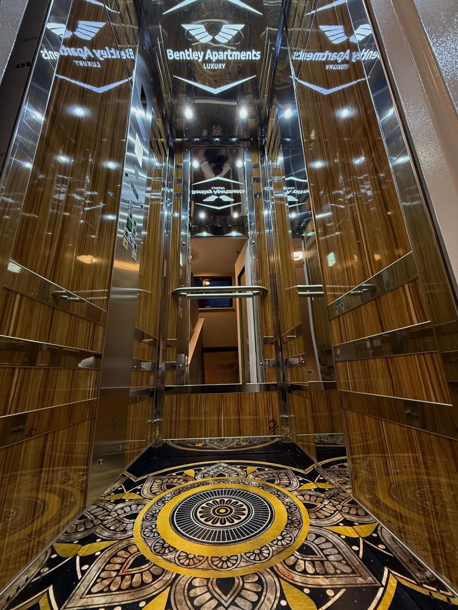 Bentley Apartments Приштина Экстерьер фото